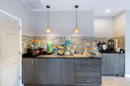 Quality Inn & Suites Lexington image 11