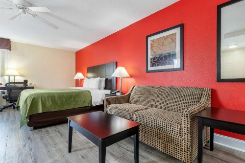 Quality Inn & Suites Lexington image 17