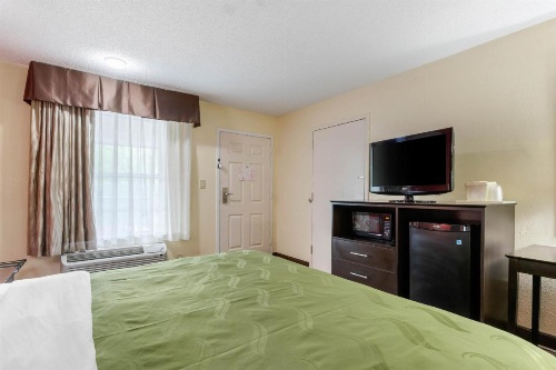 Quality Inn & Suites Lexington image 6